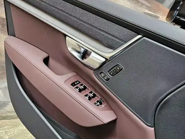 Volvo S90 2026