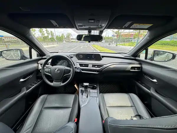 Lexus UX 2020