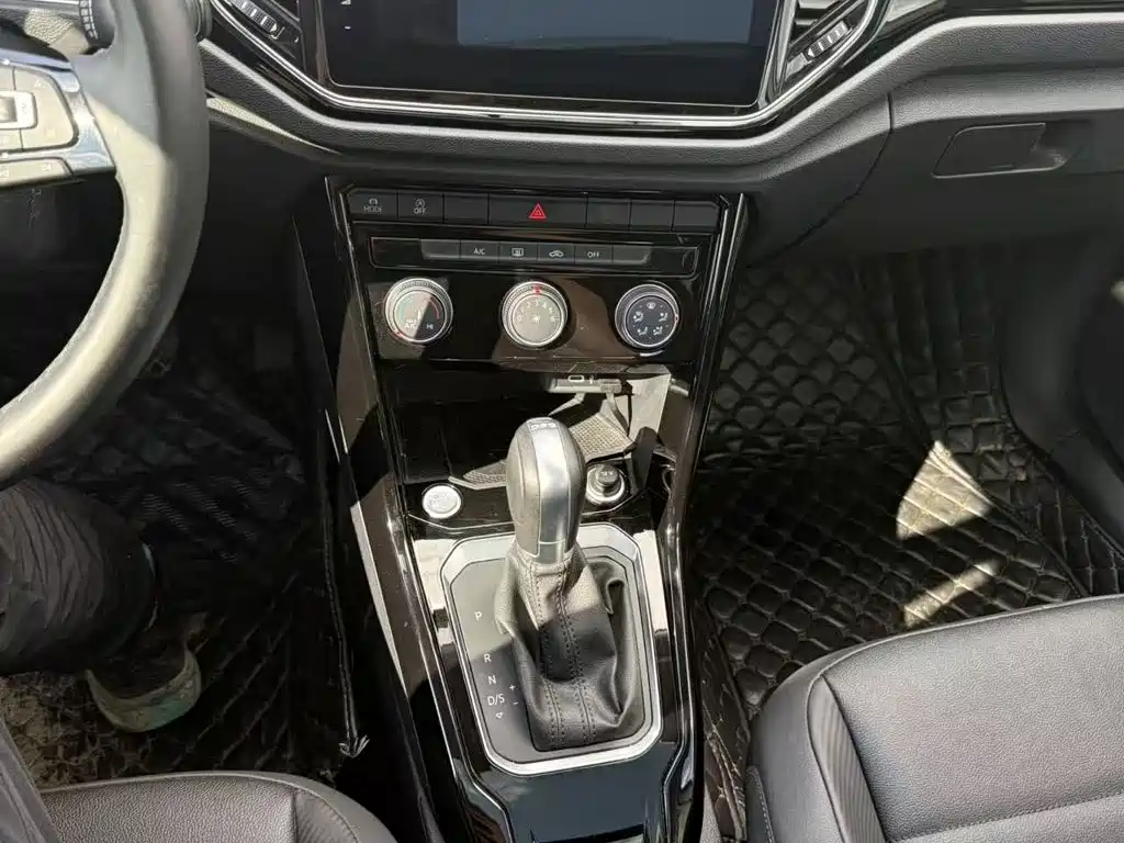 Volkswagen T-Roc 2022 — фото 13