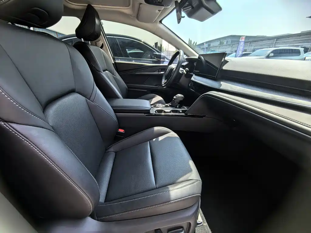 Toyota Camry 2025 — фото 9