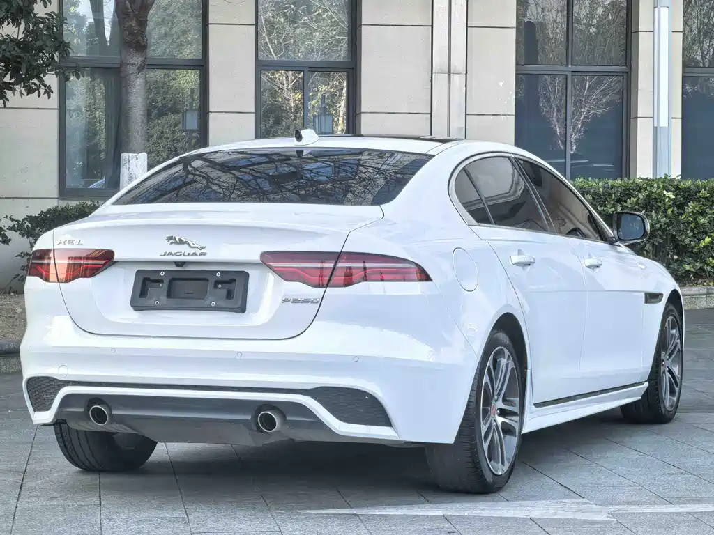 Jaguar XFL 2022 — фото 9