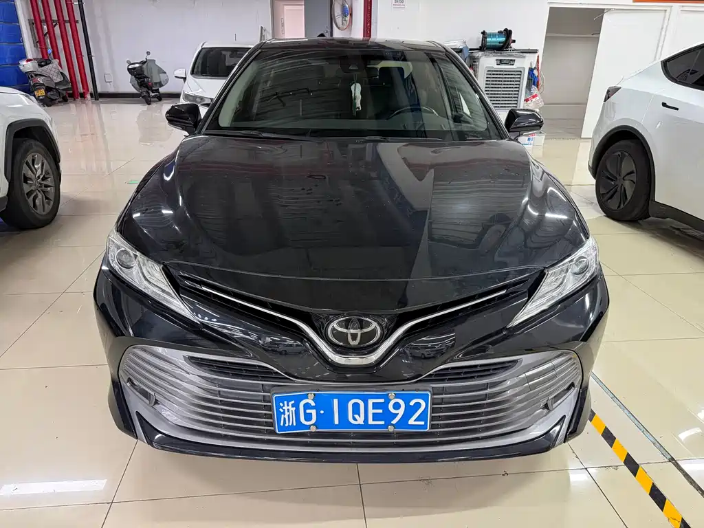 Toyota Camry 2019 — фото 2