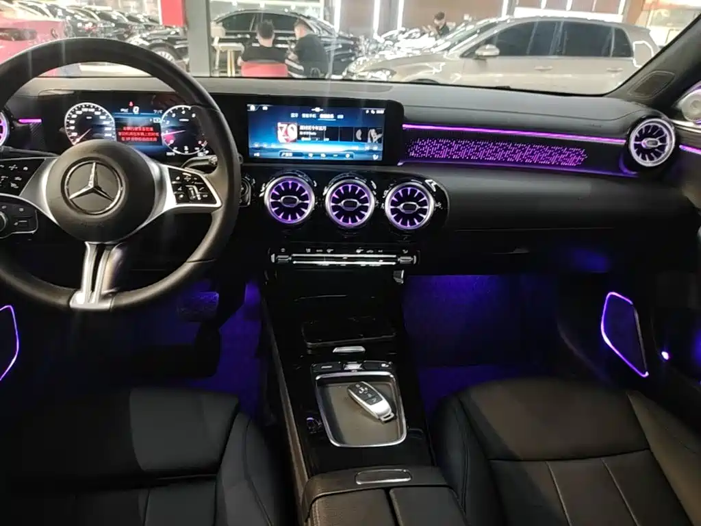 Mercedes-Benz A-Class 2024 — фото 14