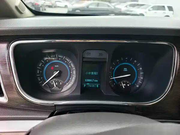 Buick GL8 2011