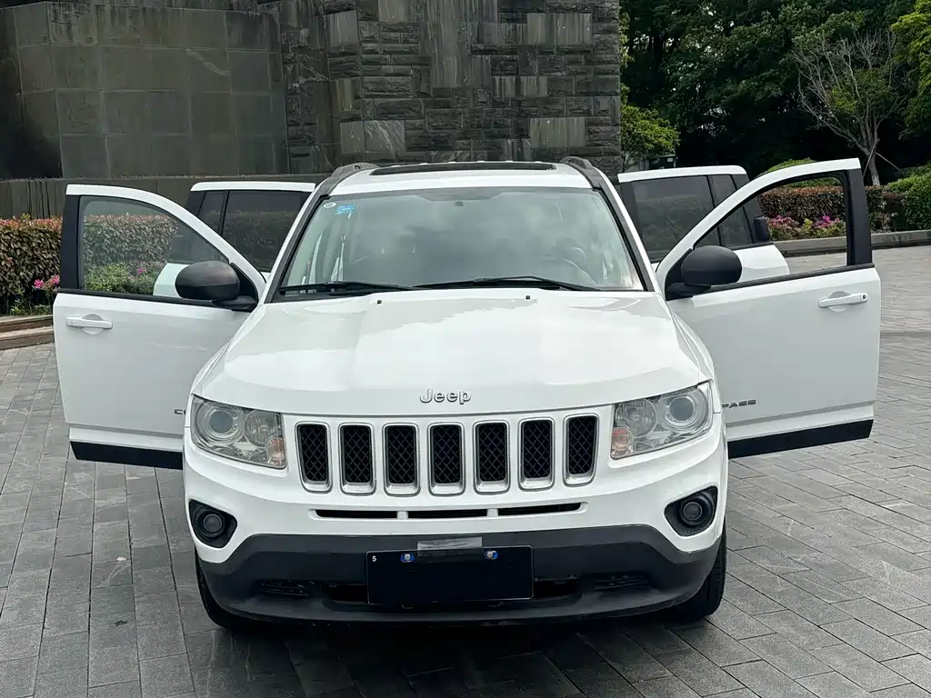 Jeep Compass 2013 — фото 10