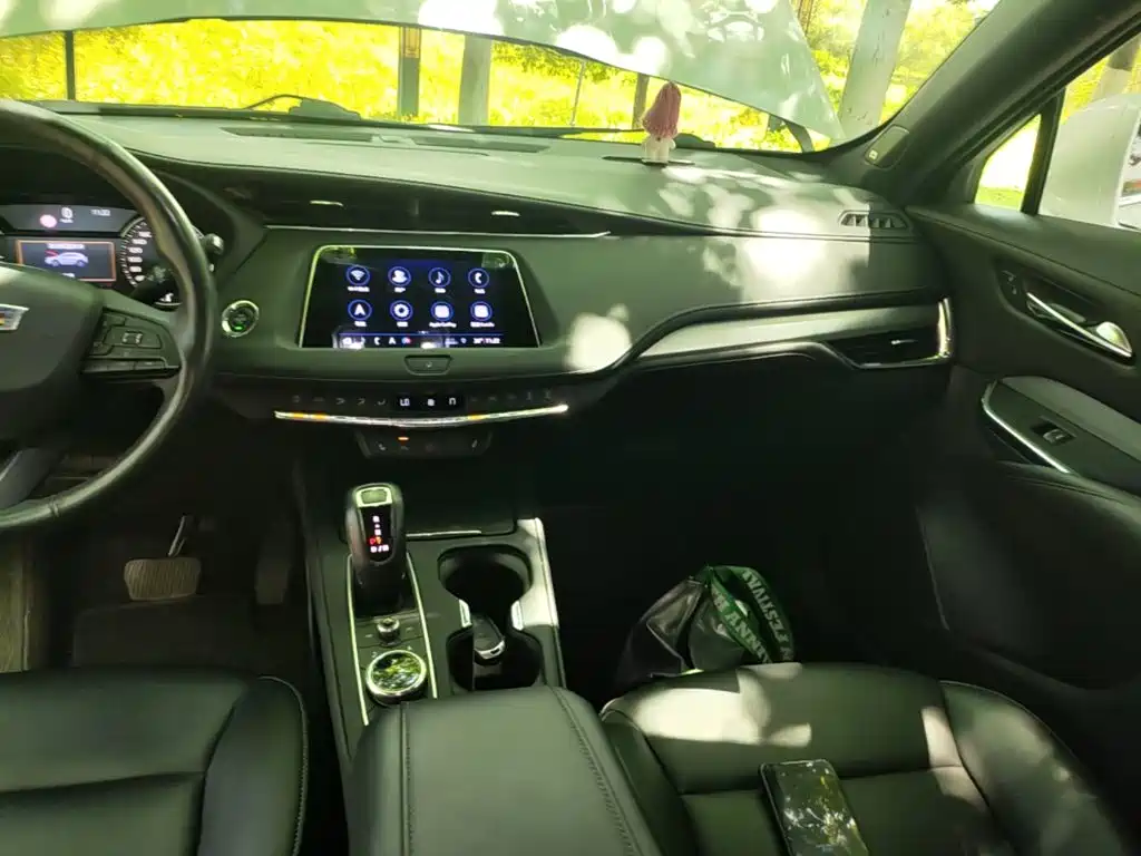 Cadillac XT4 2019 — фото 13