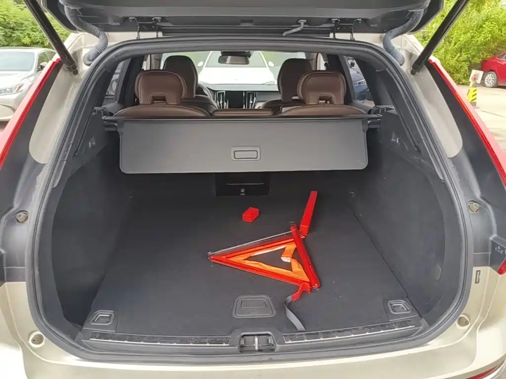 Volvo XC60 2020 — фото 19