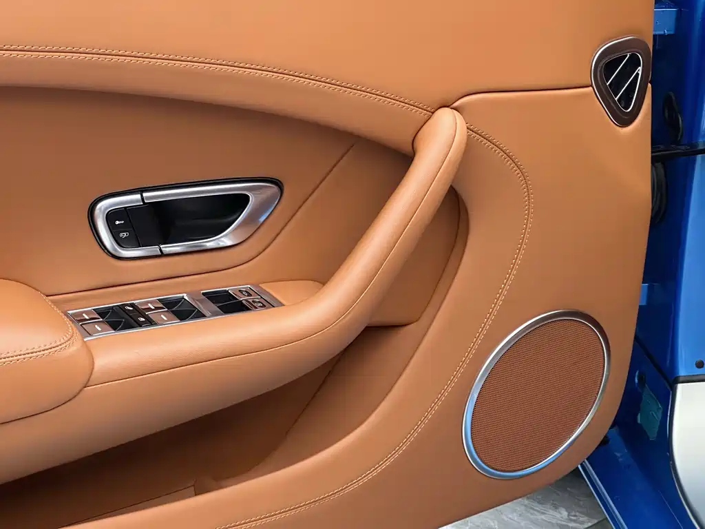 Bentley Continental 2016 — фото 11