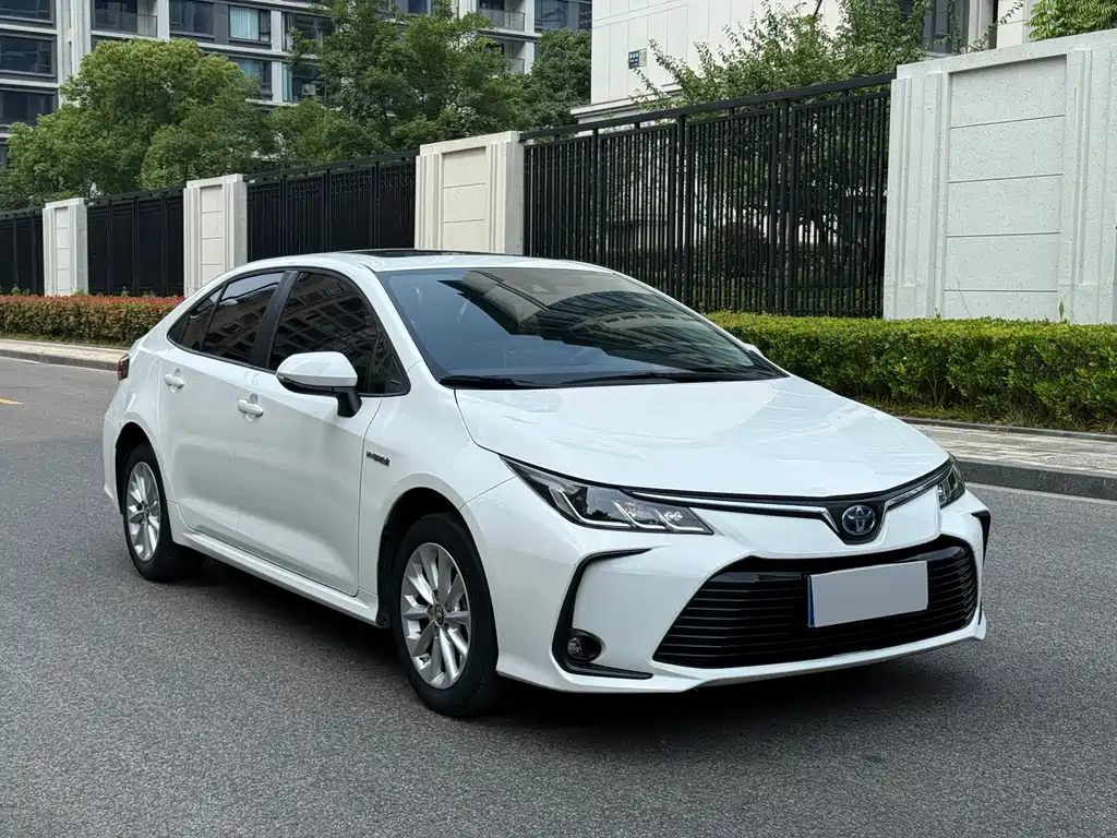 Toyota Corolla 2023 — фото 4