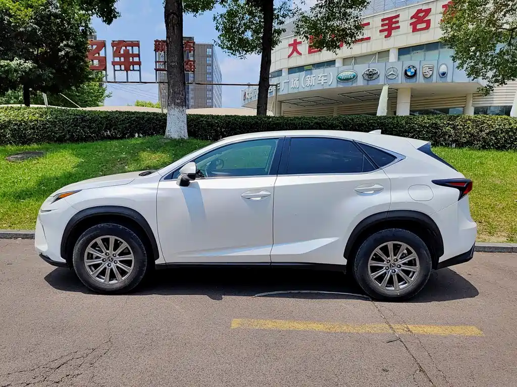 Lexus NX 2021