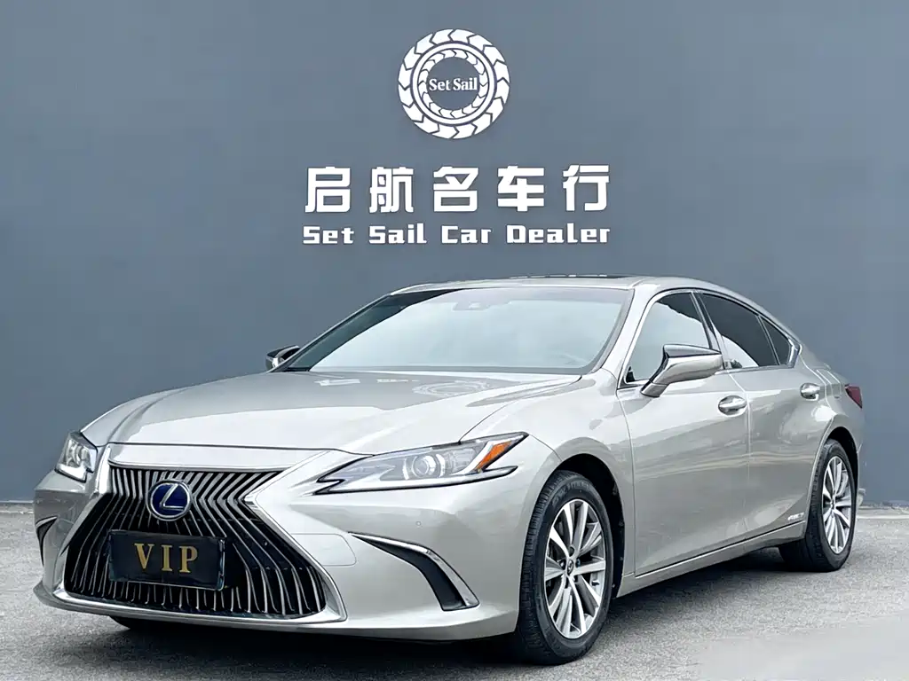 Lexus ES 2021 — фото 1