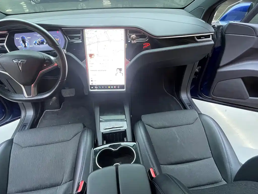 Tesla Model X 2017 — фото 9