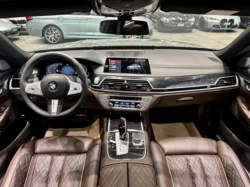 BMW 7 Series 2020 — фото 8