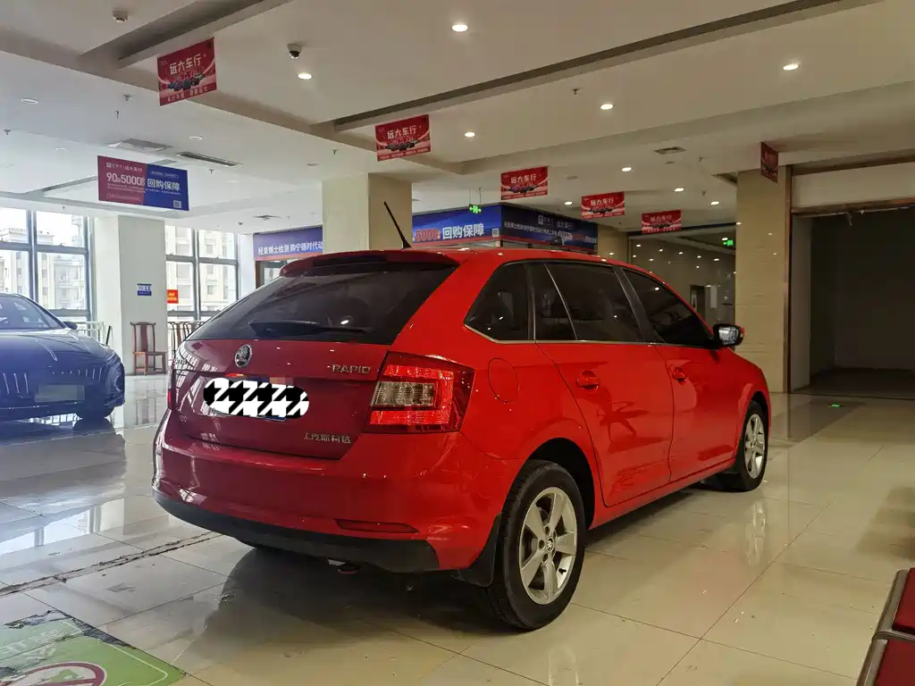 Skoda Rapid Spaceback 2018 — фото 16