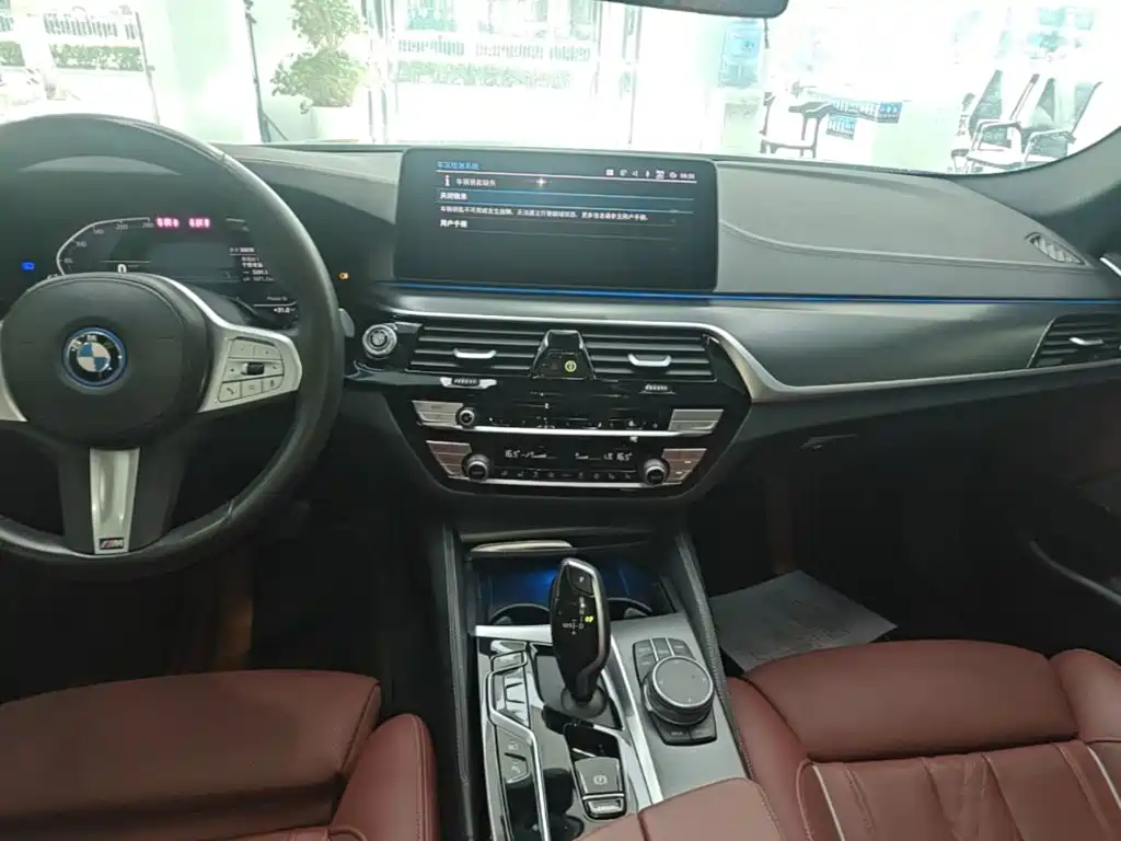 BMW 5 Series New Energy 2023 — фото 13