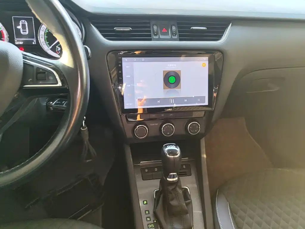Skoda Octavia 2018 — фото 13