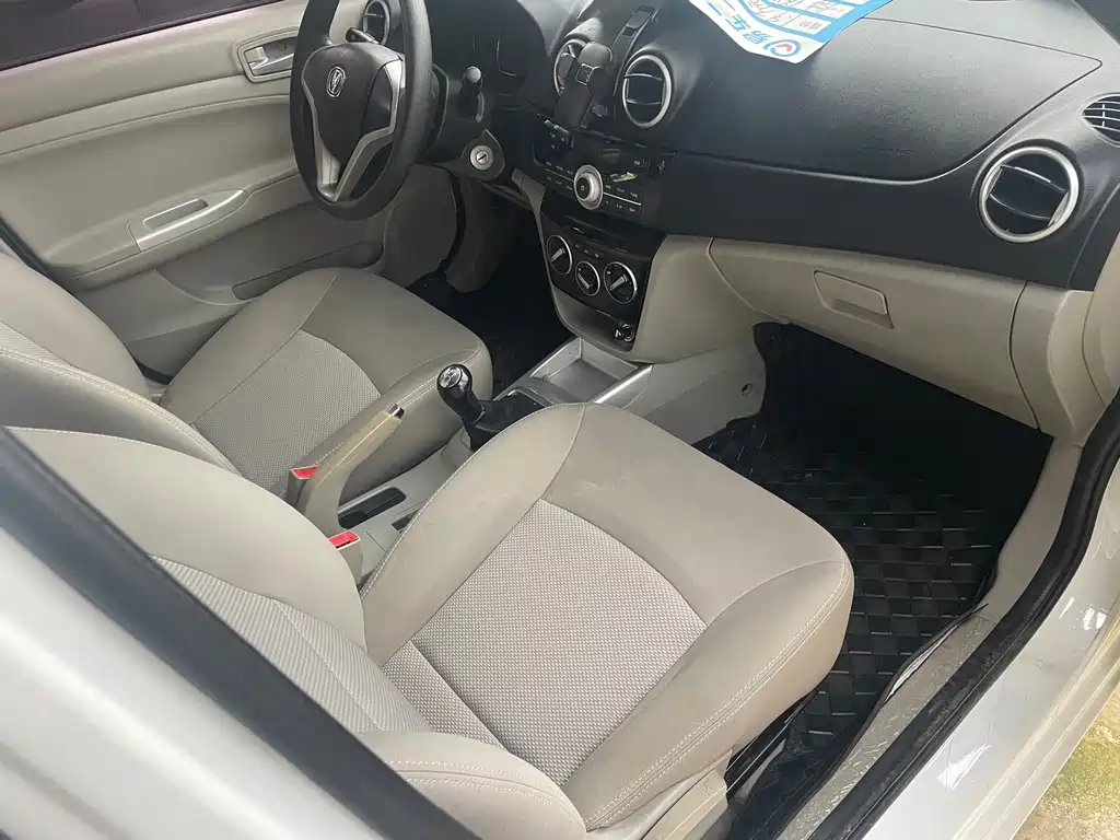 Changan Yuexiang V3 2018 — фото 12