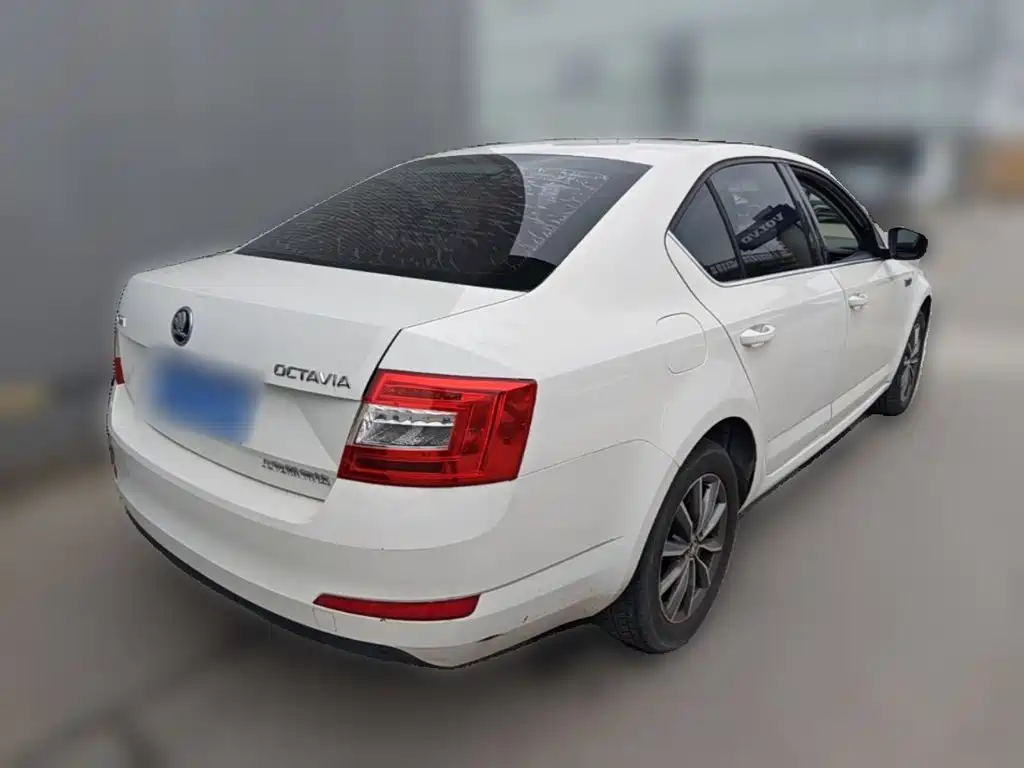 Skoda Octavia 2017 — фото 12