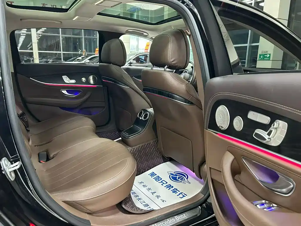 Mercedes-Benz E-Class 2023 — фото 6