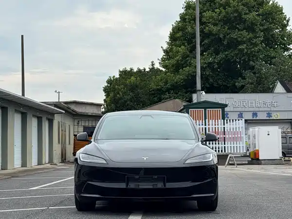 Tesla Model 3 2024