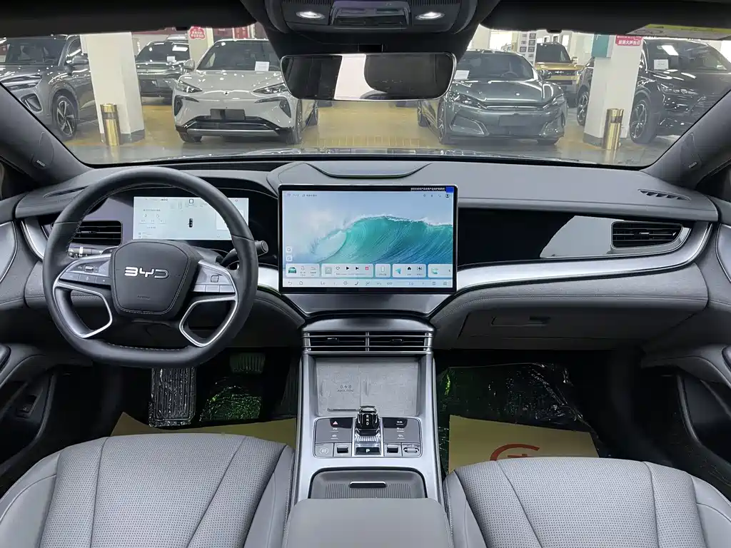 BYD Seal 07 DM-i 2025 — фото 6