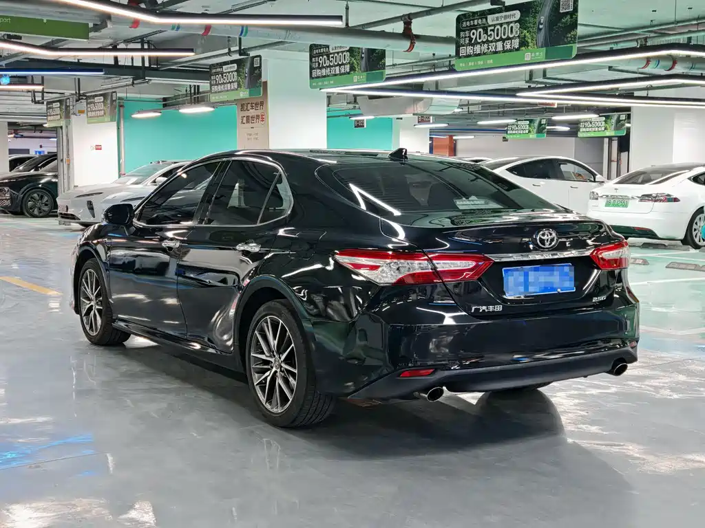Toyota Camry 2023 — фото 16
