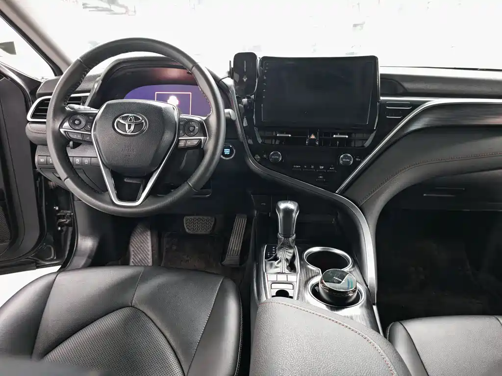 Toyota Camry 2023 — фото 6