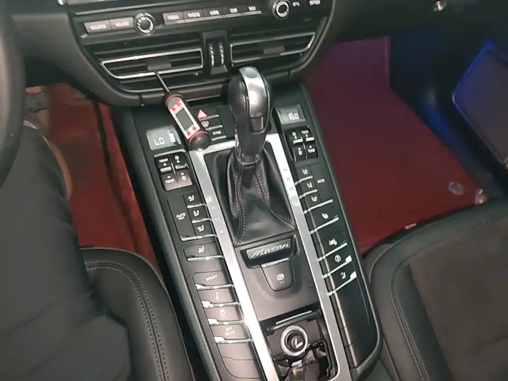 Porsche Macan 2020 — фото 14