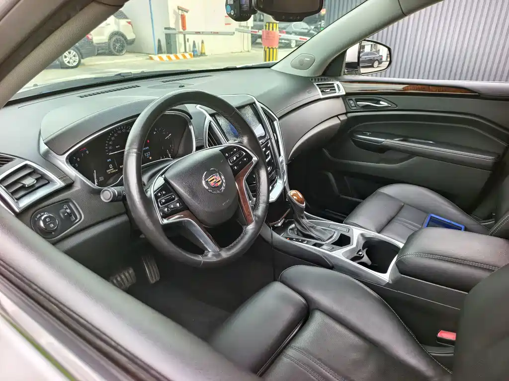 Cadillac SRX 2013 — фото 10