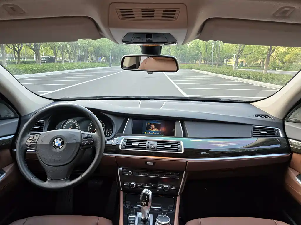 BMW 5 Series GT 2017 — фото 8