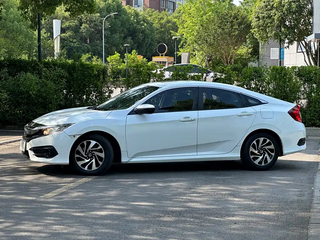 Honda Civic 2018 — фото 4
