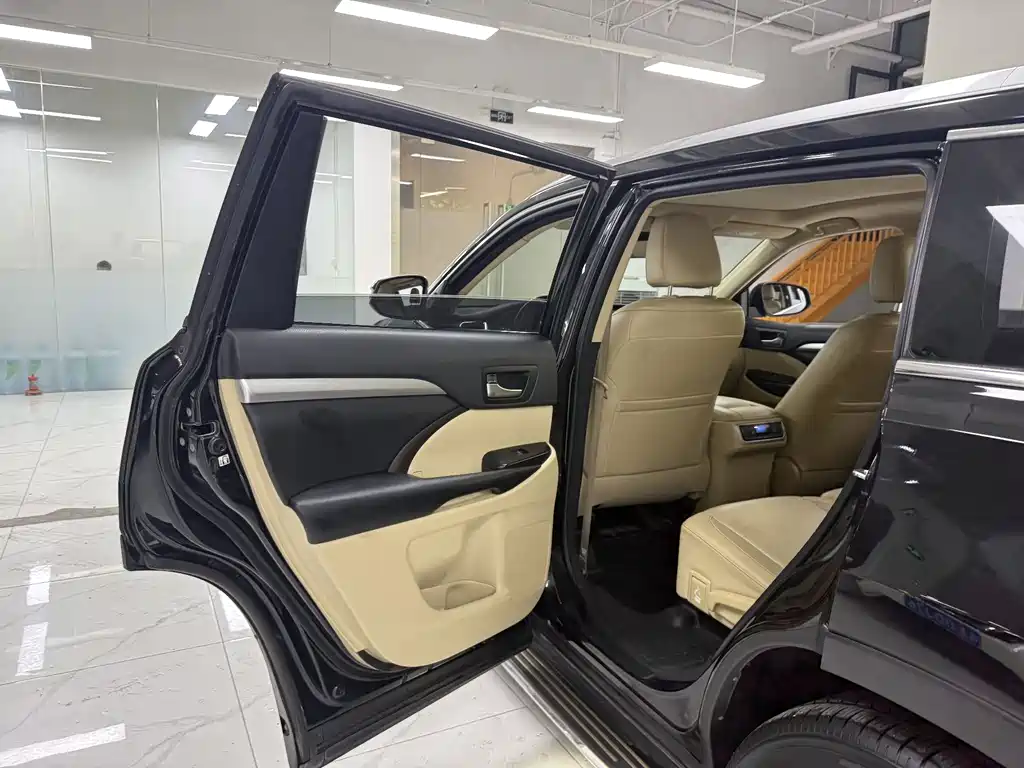 Toyota Highlander 2018 — фото 13