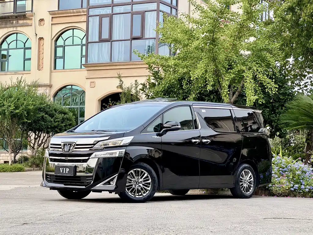 Toyota Vellfire 2023 — фото 1