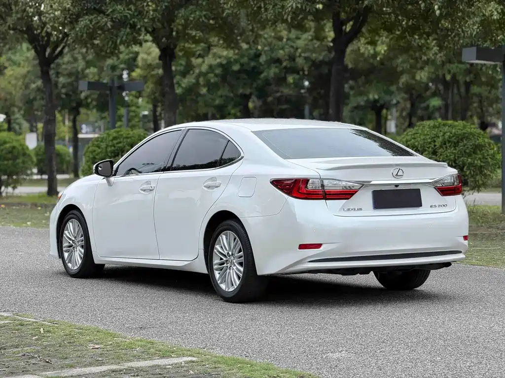 Lexus ES 2017 — фото 8