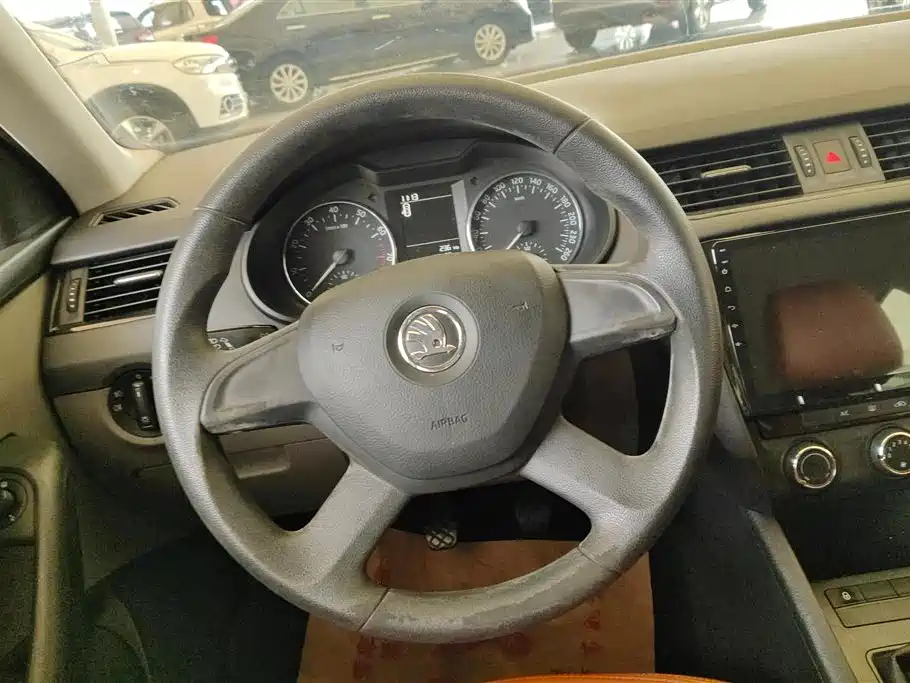 Skoda Octavia 2014 — фото 15