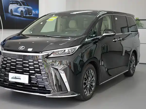 Lexus LM 2025