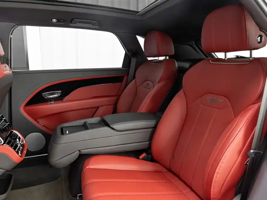 Bentley Bentayga 2025 — фото 12