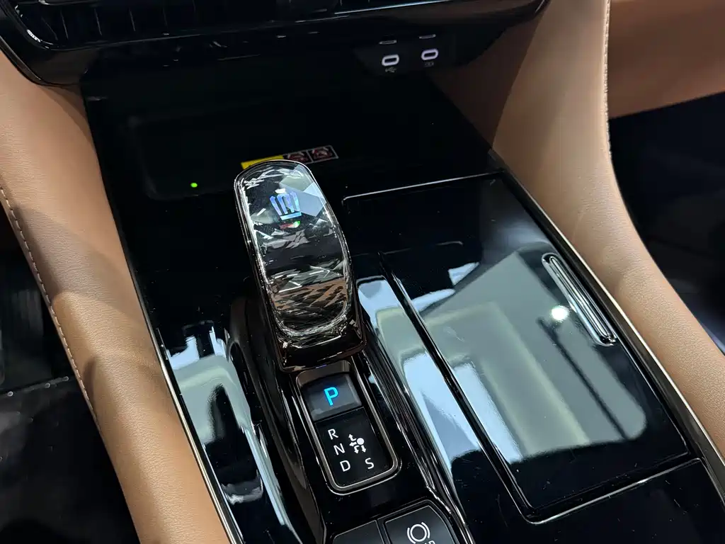 Toyota Vellfire 2023 — фото 14