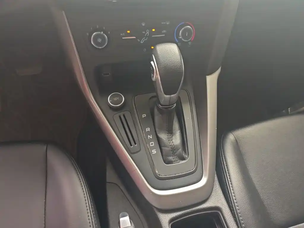 Ford Focus 2018 — фото 14