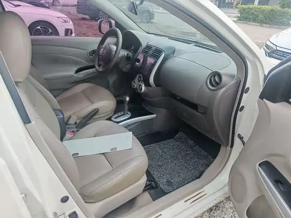 Nissan Sunny 2012