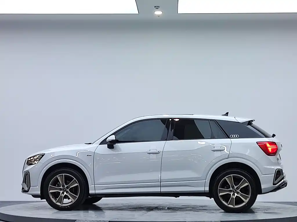 Audi Q2L 2022