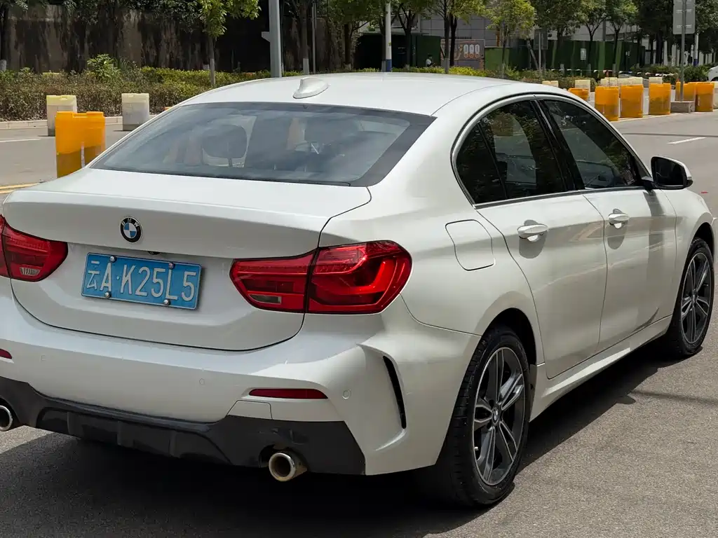 BMW 1 Series 2021 — фото 12