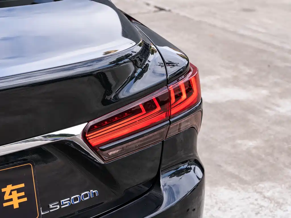 Lexus LS 2021