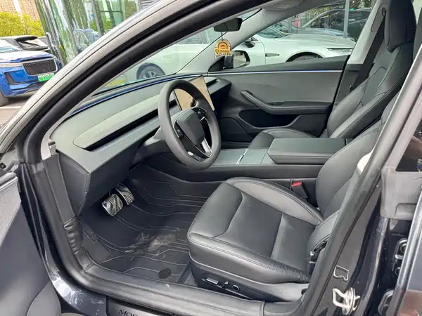 Tesla Model 3 2024