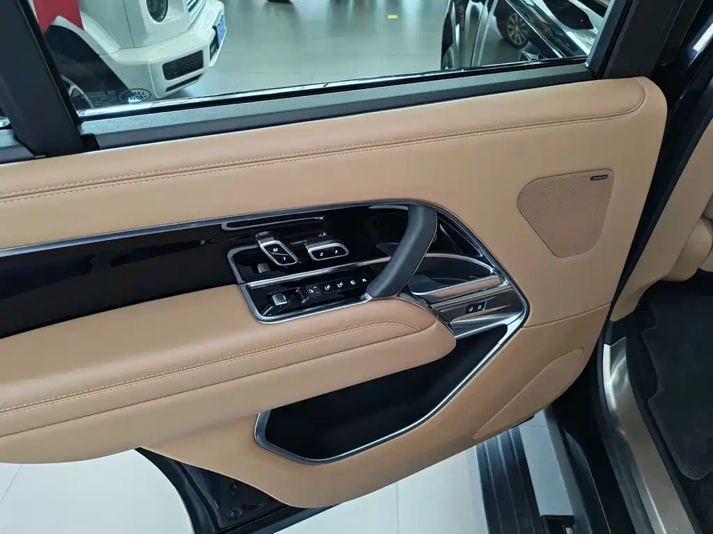 Land Rover Range Rover 2025 — фото 14