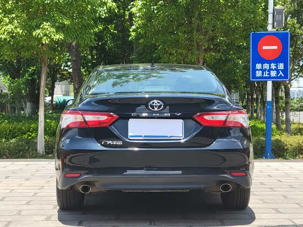 Toyota Camry 2023 — фото 5