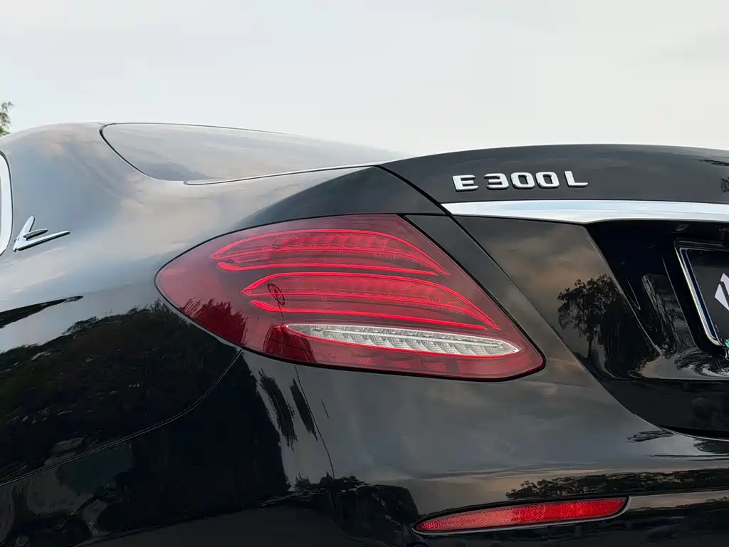 Mercedes-Benz E-Class 2018 — фото 20