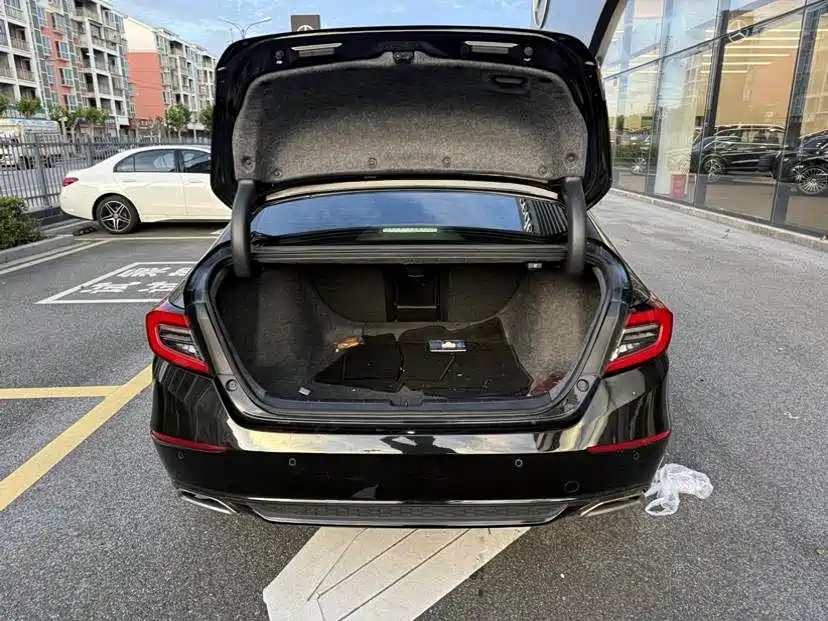 Honda Accord 2022 — фото 10