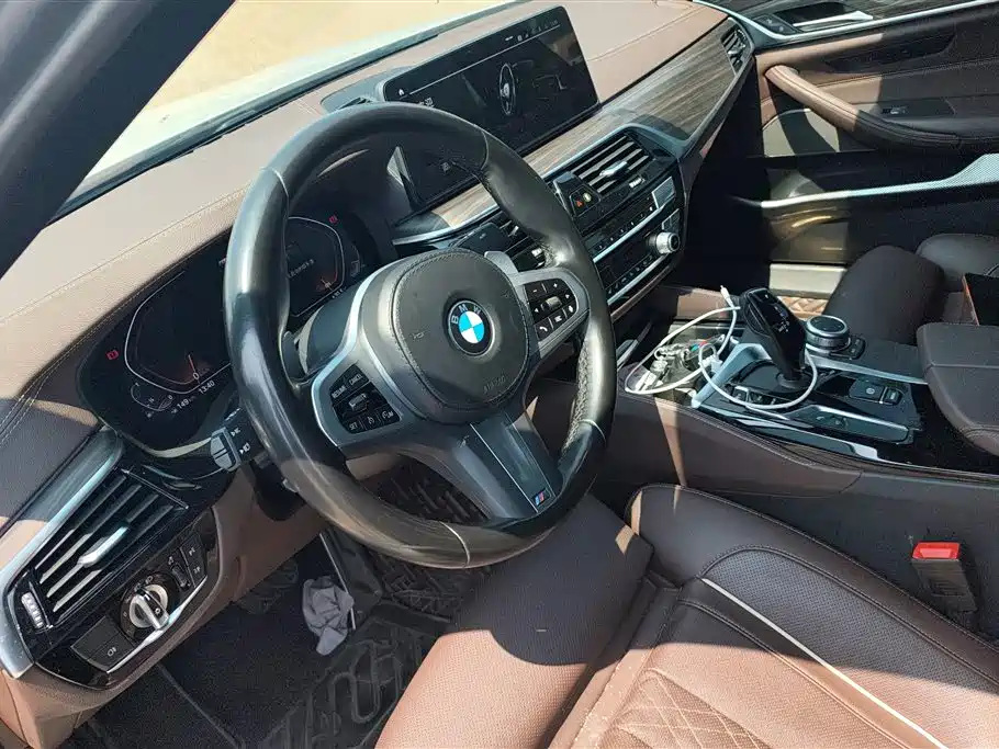 BMW 5 Series 2022 — фото 15