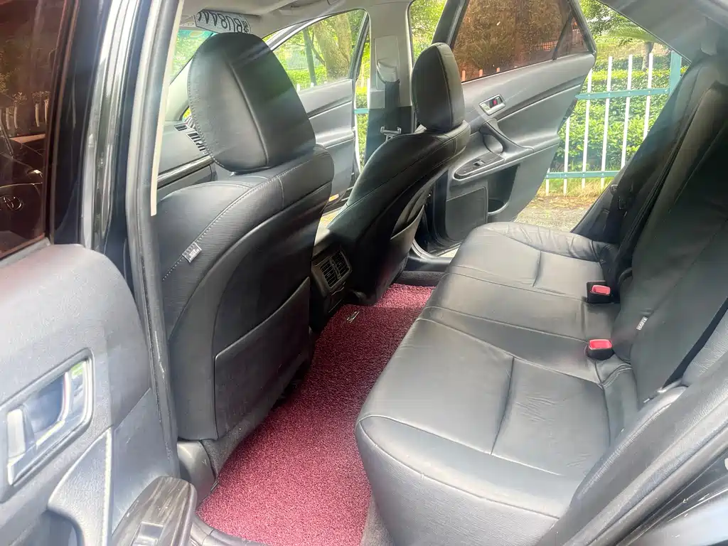 Toyota Reiz 2012